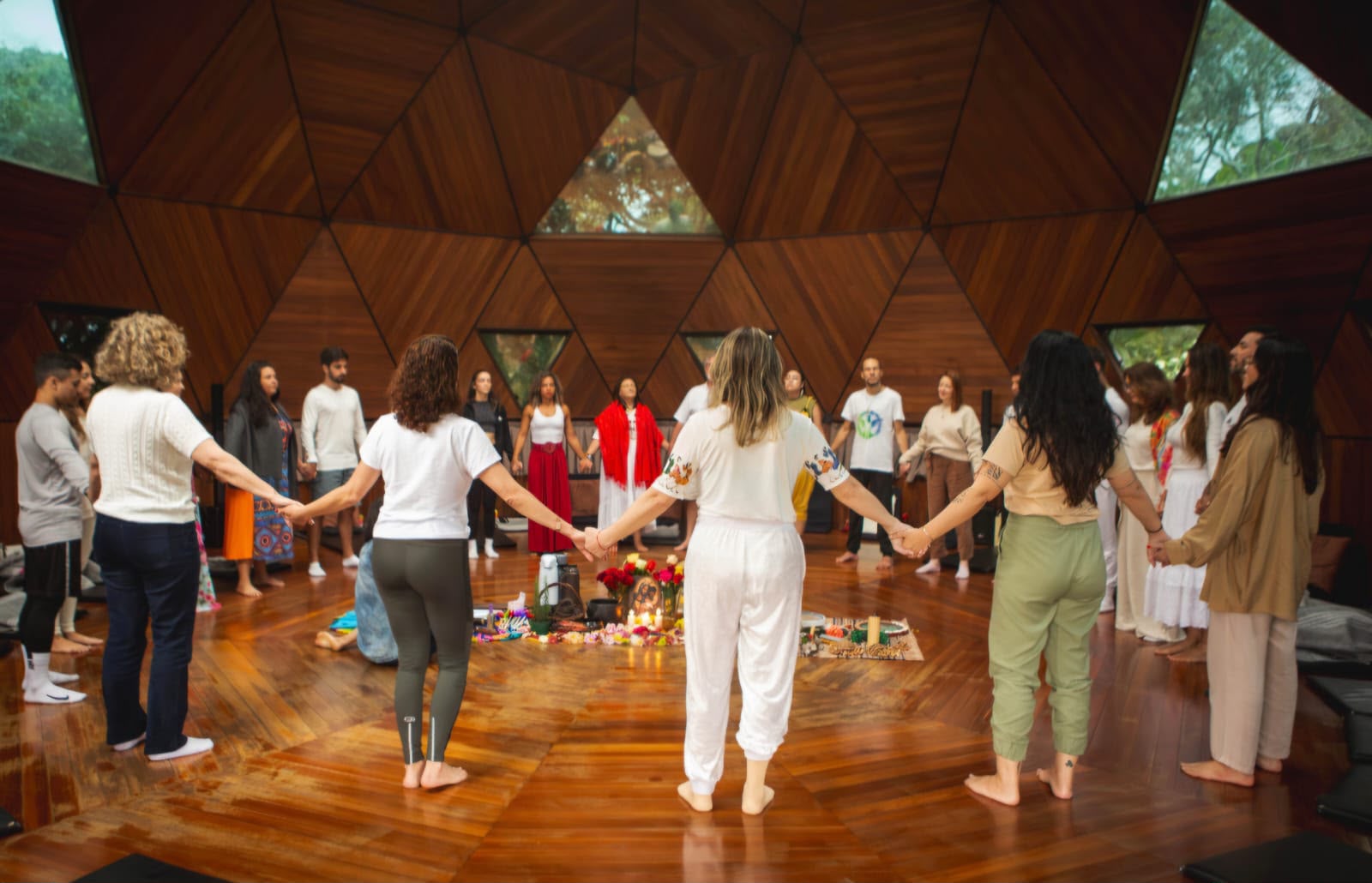 Participantes reunidos durante uma vivência